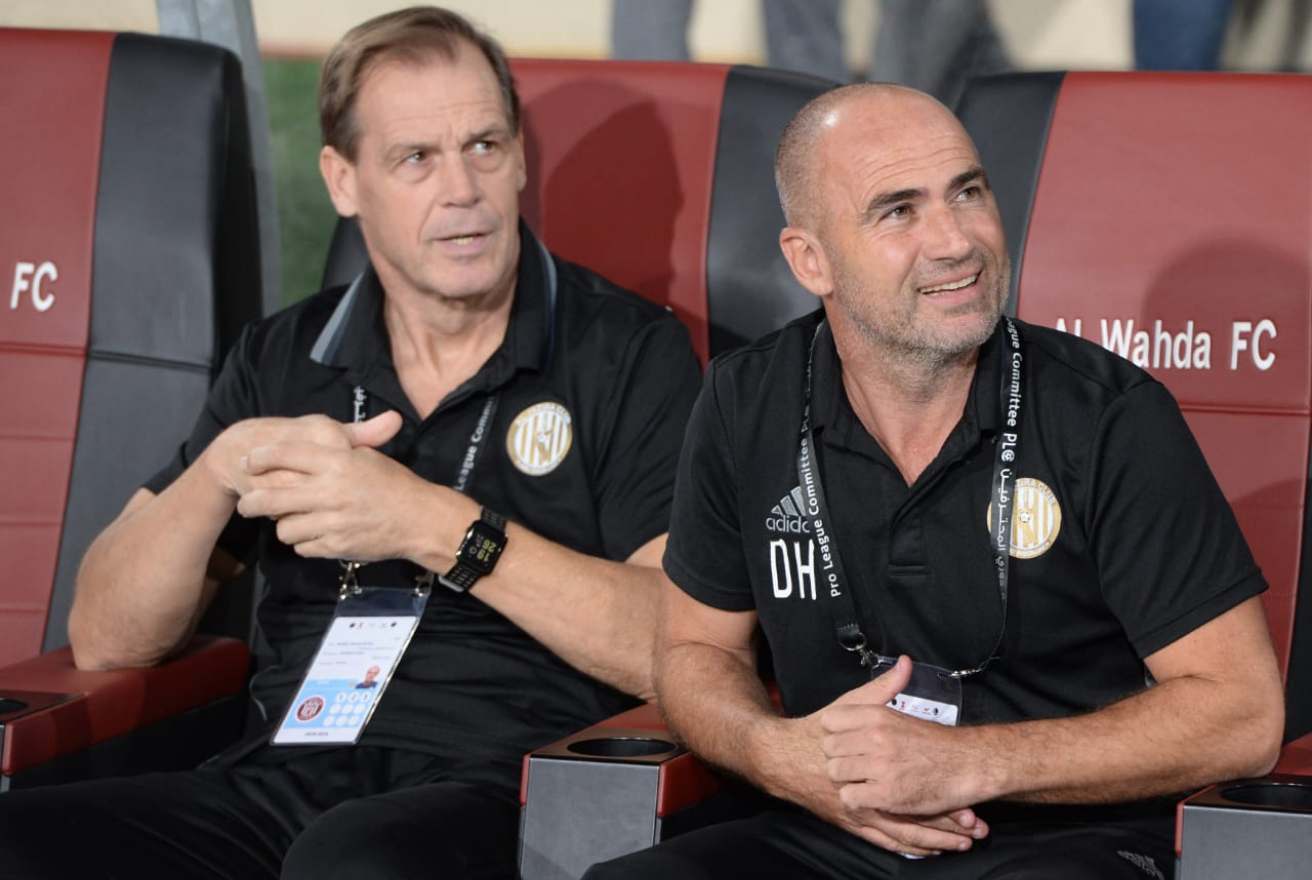 Damien Hertog debuteert als tijdelijke hoofdcoach bij Al-Jazira met zege