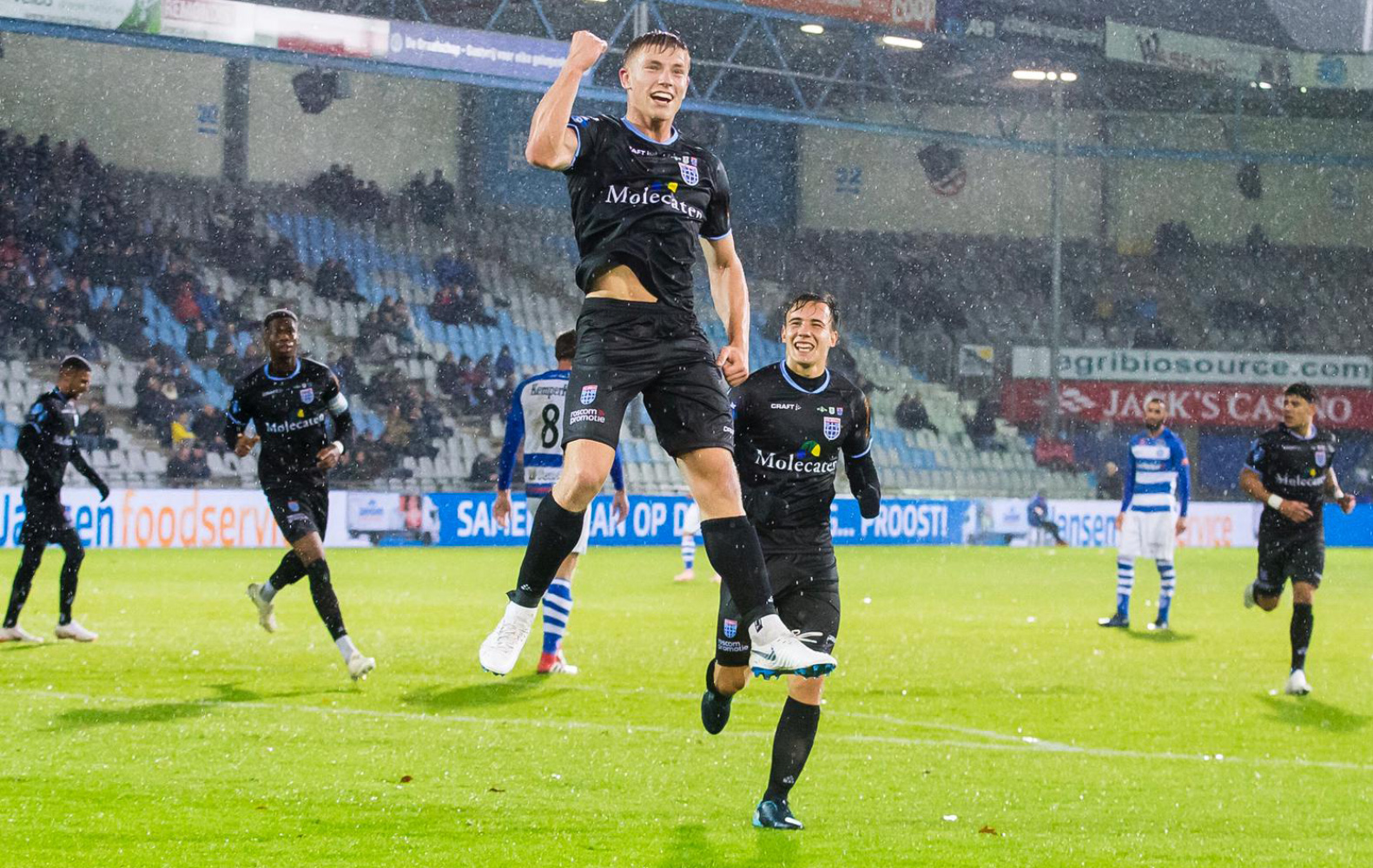 Zian Flemming schittert met vier doelpunten in KNVB Beker