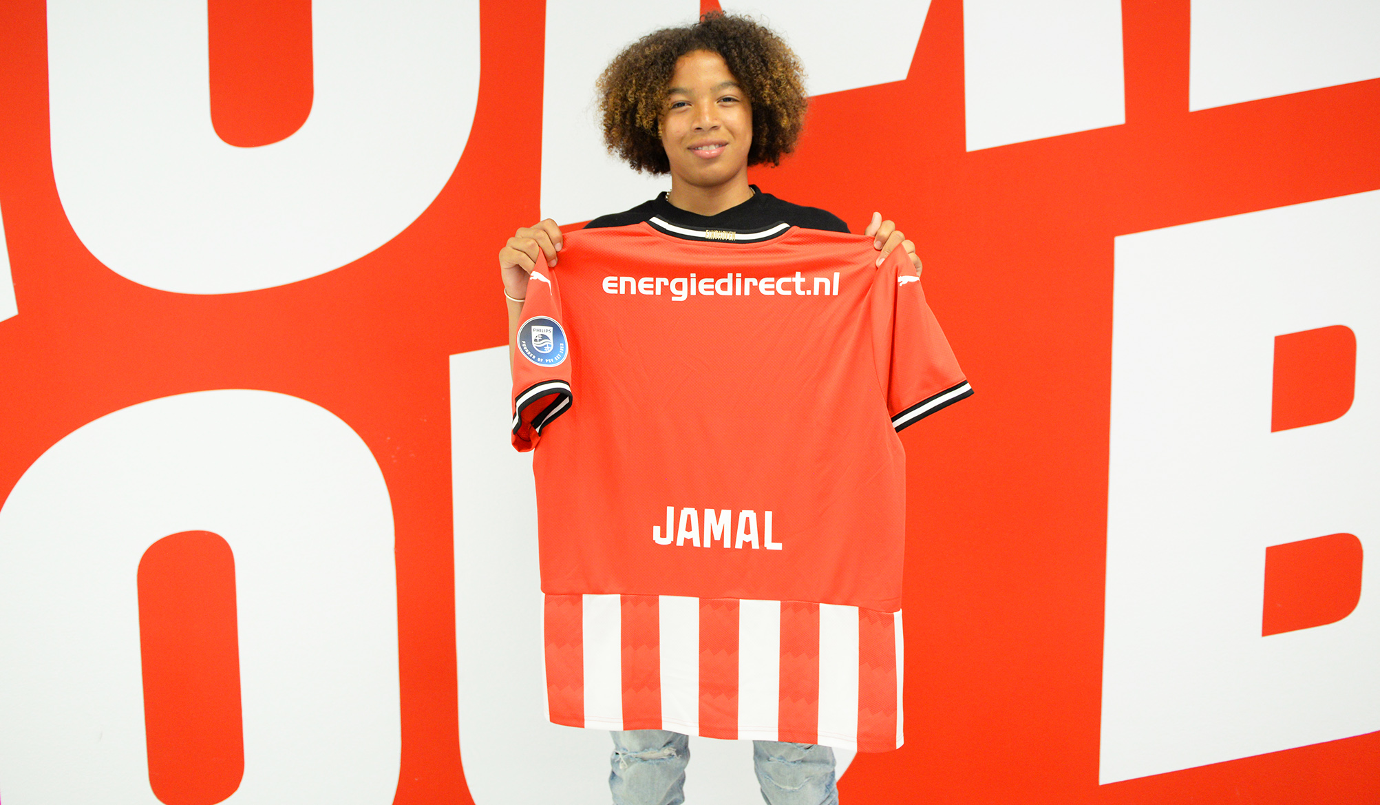 Jamal Gonzaga tekent bij PSV zijn eerste profcontract